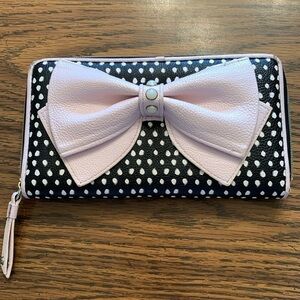Betsy Johnson Large Zip Around Wallet. Black&Pink with Large Pink Bow.​​​​​​​
